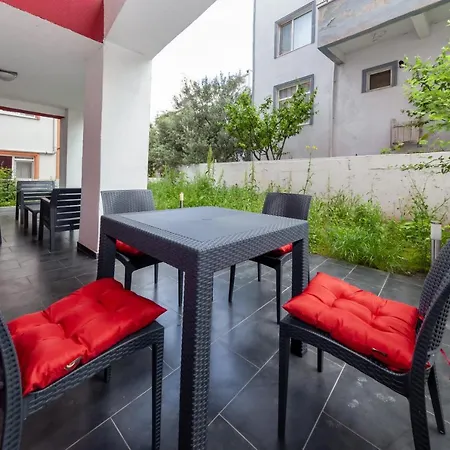 公寓 Heavenly 1 Bedroom Garden Terrace Flat In Canakkale Center 250m To Sea And Nearby Beaches K2
