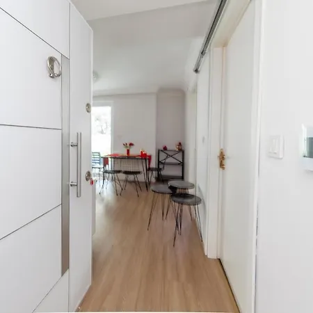 Heavenly 1 Bedroom Garden Terrace Flat In Canakkale Center 250m To Sea And Nearby Beaches K2 公寓