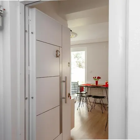 Heavenly 1 Bedroom Garden Terrace Flat In Canakkale Center 250m To Sea And Nearby Beaches K2 公寓 *